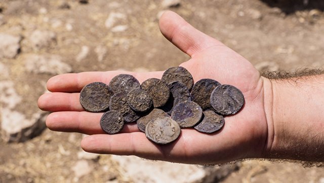 israeli_treasure_coins_found.jpg